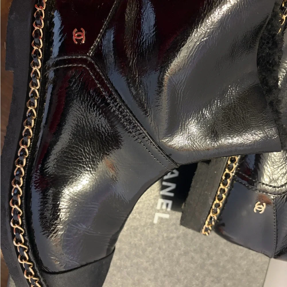 CHANEL Black patent Leather Boots - Picture 3 of 9